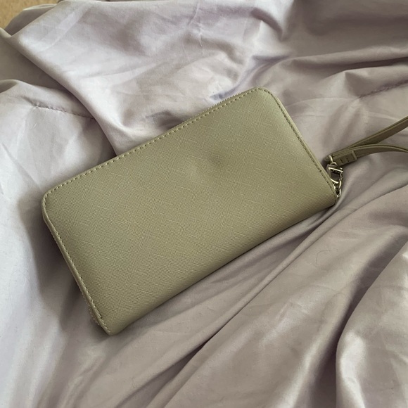 ❌SOLD❌ Betsey Johnson Wallet Lot (5 Wallets) - Picture 14 of 15